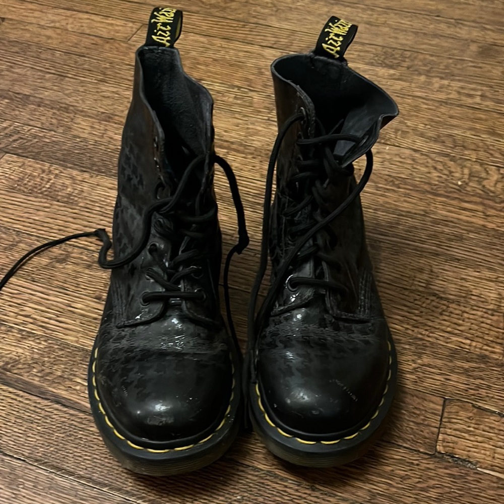 Dr Martens The Original BlCk on Black Pattern Boots